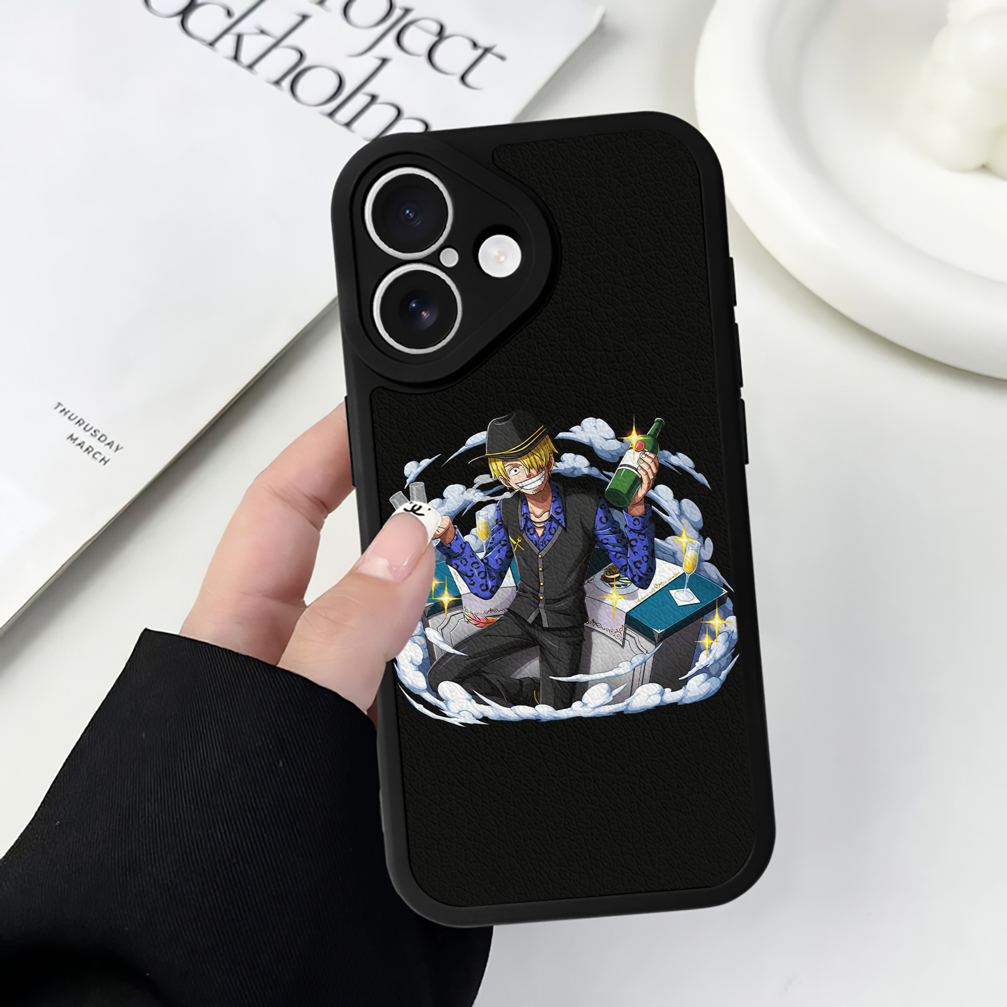 （画像用） ワンピース サンジ ONE PIECE Sanji 【iPhone 16シリーズ対応】シリコンスマホケース（レザー調） 材質：シリコン